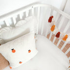Principal kinderbed wit detail met kussen en slinger