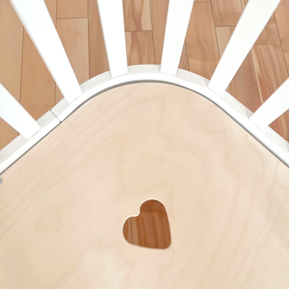 Principal kinderbed wit detail met hartuitsparing