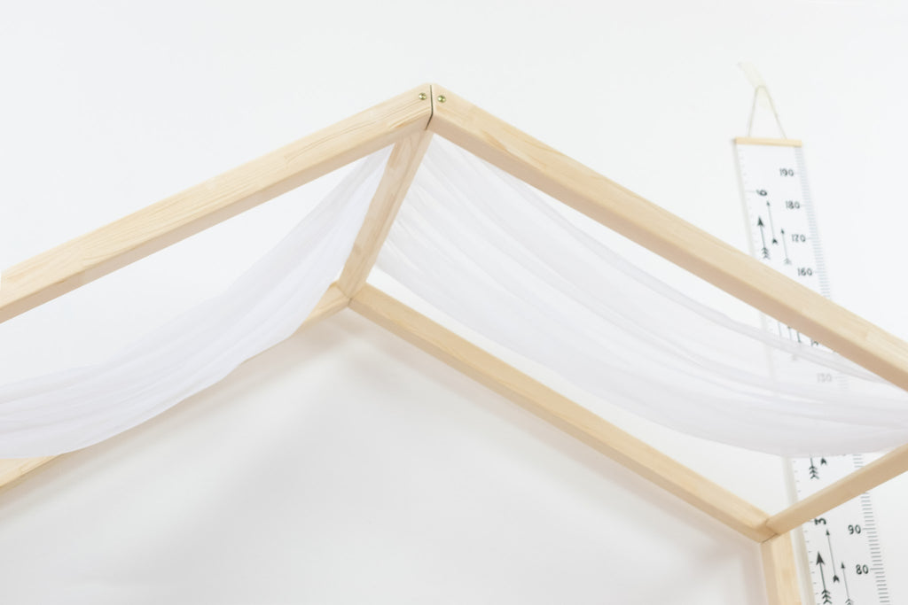Chiffon dakje voor huisbed gemonteerd op dakconstructie