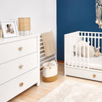 Lieve commode met verschoonblad – sfeer