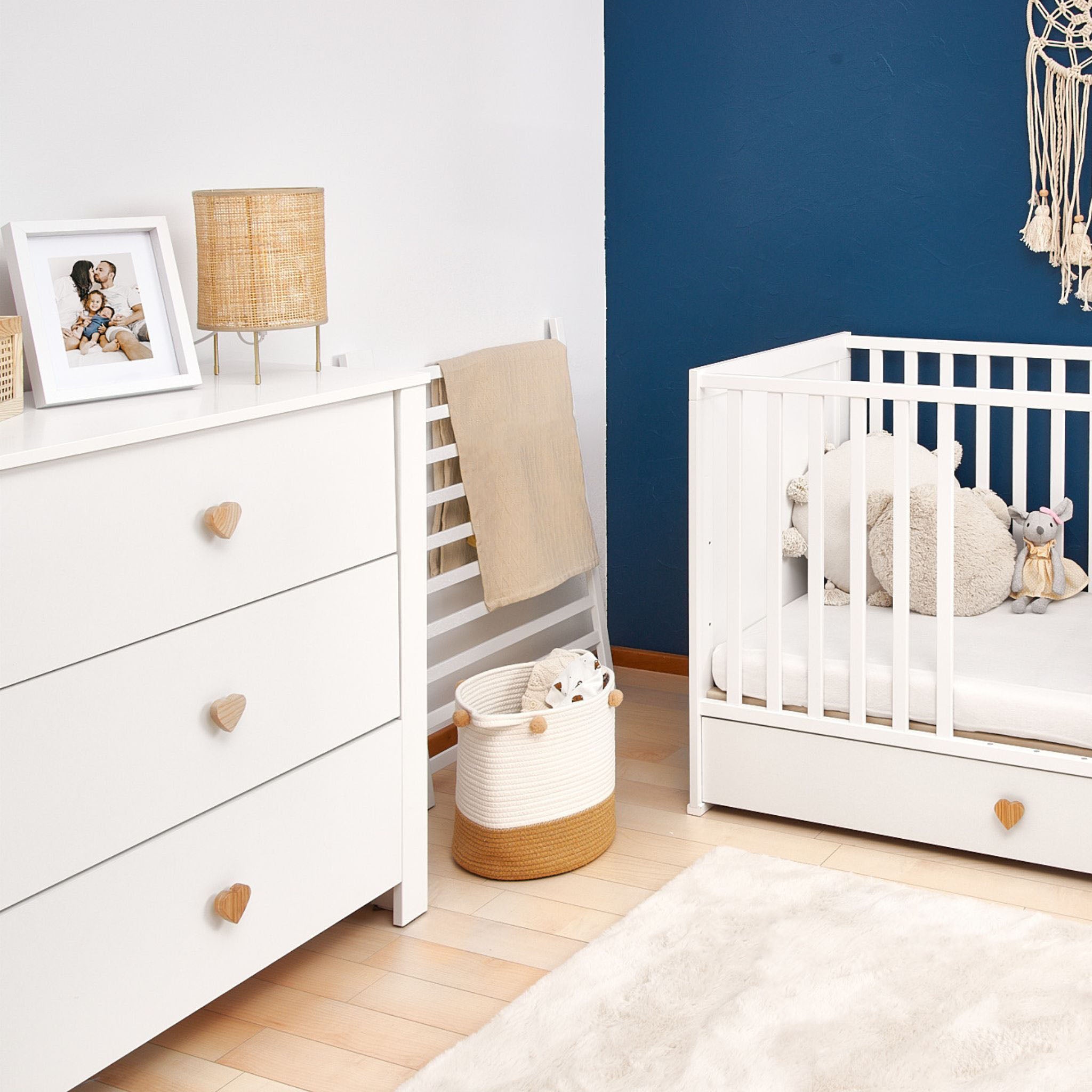 Lieve commode met verschoonblad – sfeer