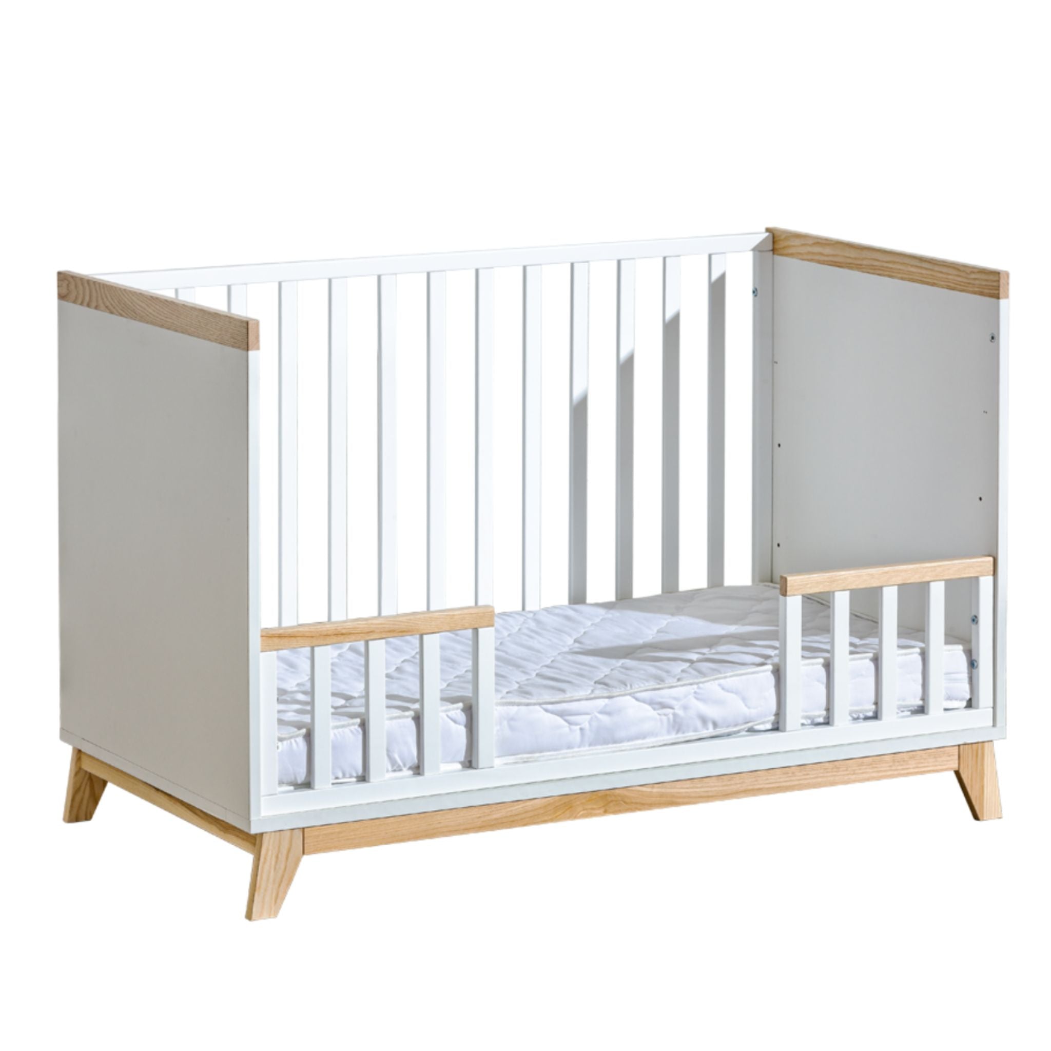 Fjord babybed met sofafunctie – zijaanzicht