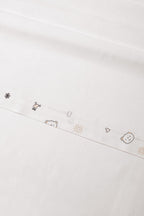 Tijn beddenset op het babybed