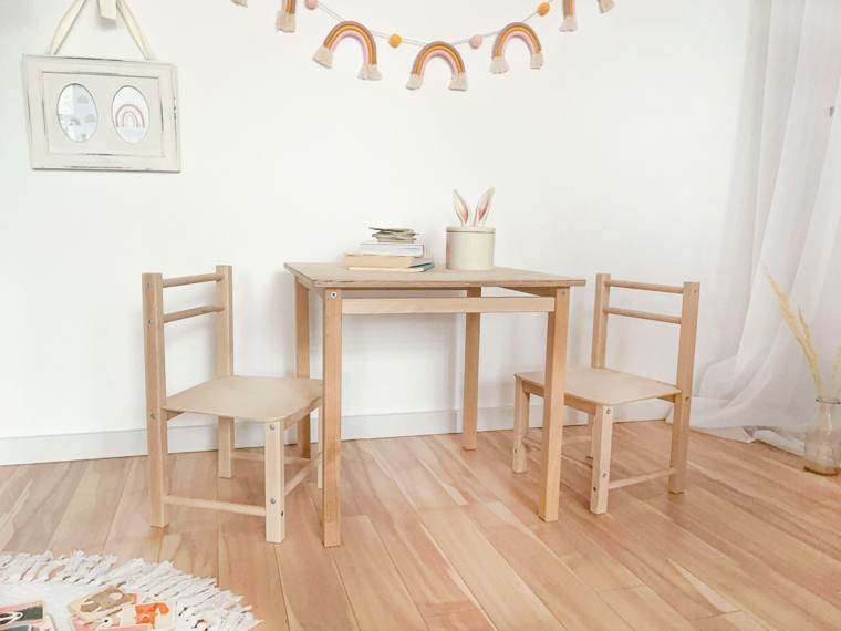 Kindertafel met 2 Stoeltjes