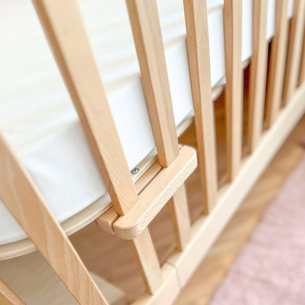 Principal kinderbed hout detail houtverbinding