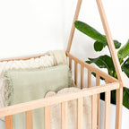 Tipi babybed naturel detail spijlen met plant