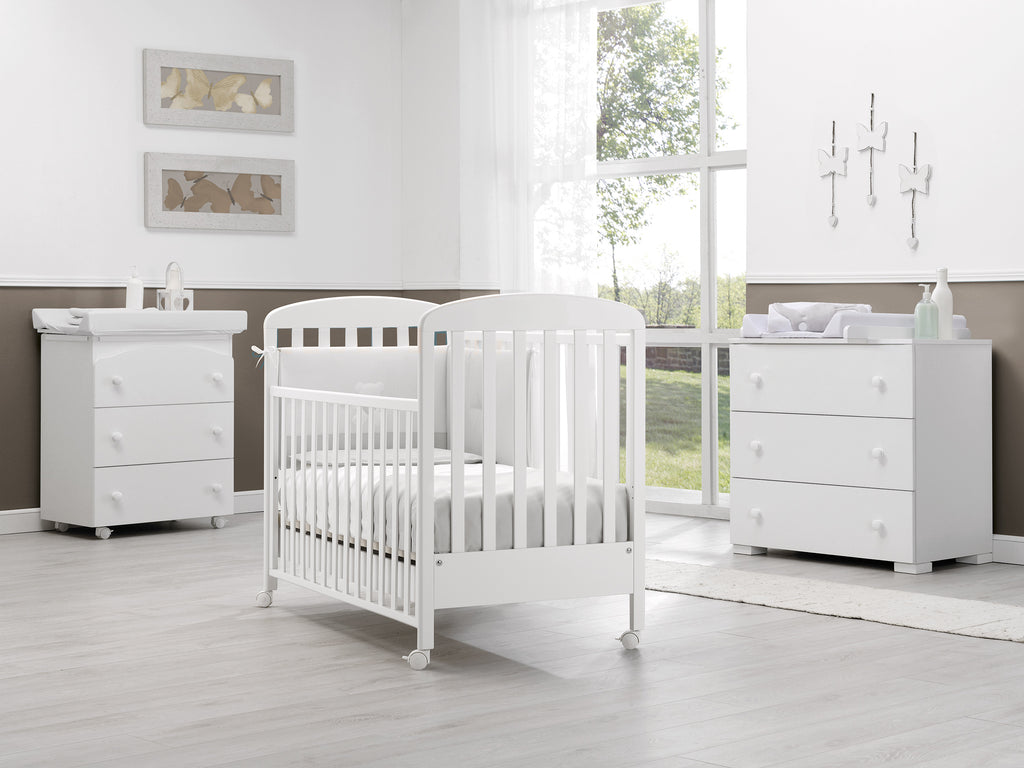 Fien babykamer met babybed, commode en kast