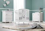 Bas babybed met verstelbare bodem en verschuifbare zijwand