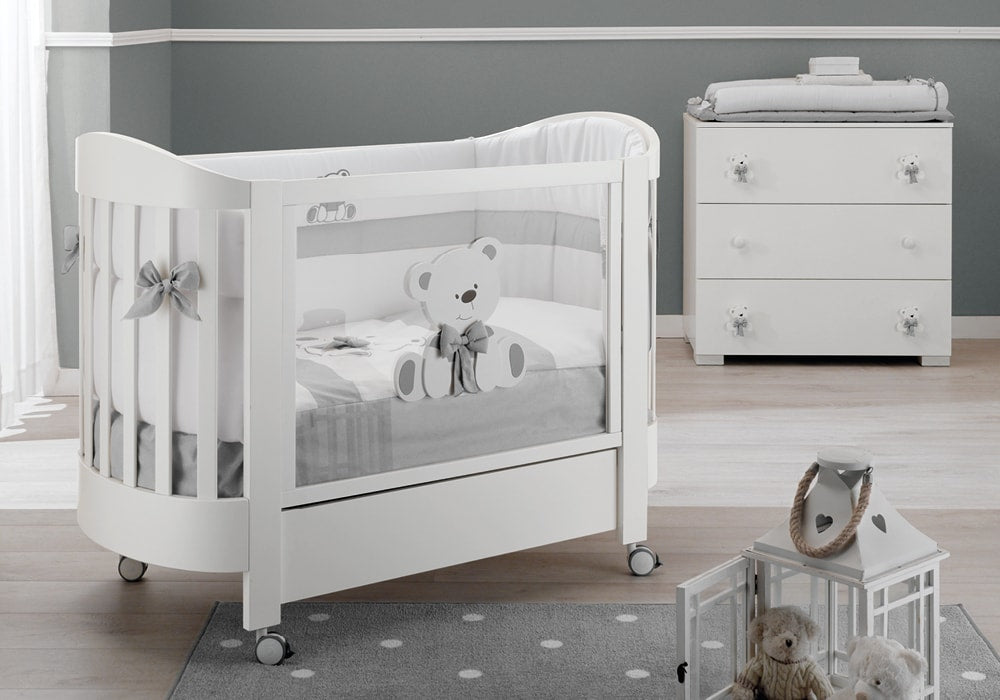 Bas ovaal babybed met doorlopende ovale vorm