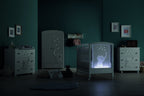 Britt babybed met ledverlichting, in het donker met verlicht hoofdbord