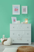 Britt commode in een babykamer
