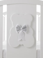 Kiki babybed, detail van het beerpaneel, derde uitvoering