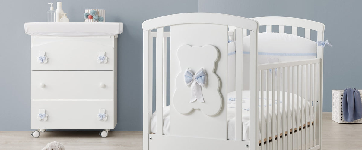 Kiki babykamer in wit met lichtblauwe details