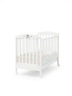 Mees babybed wit tortora volledig in beeld