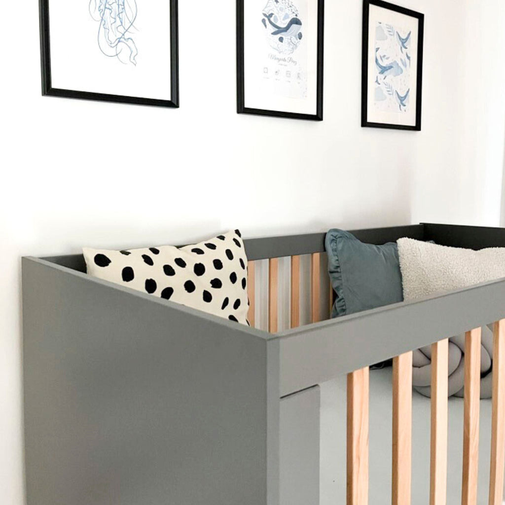 Noor babybed grijs detail spijlen