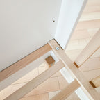 Noor babybed wit detail houtverbinding en schroef