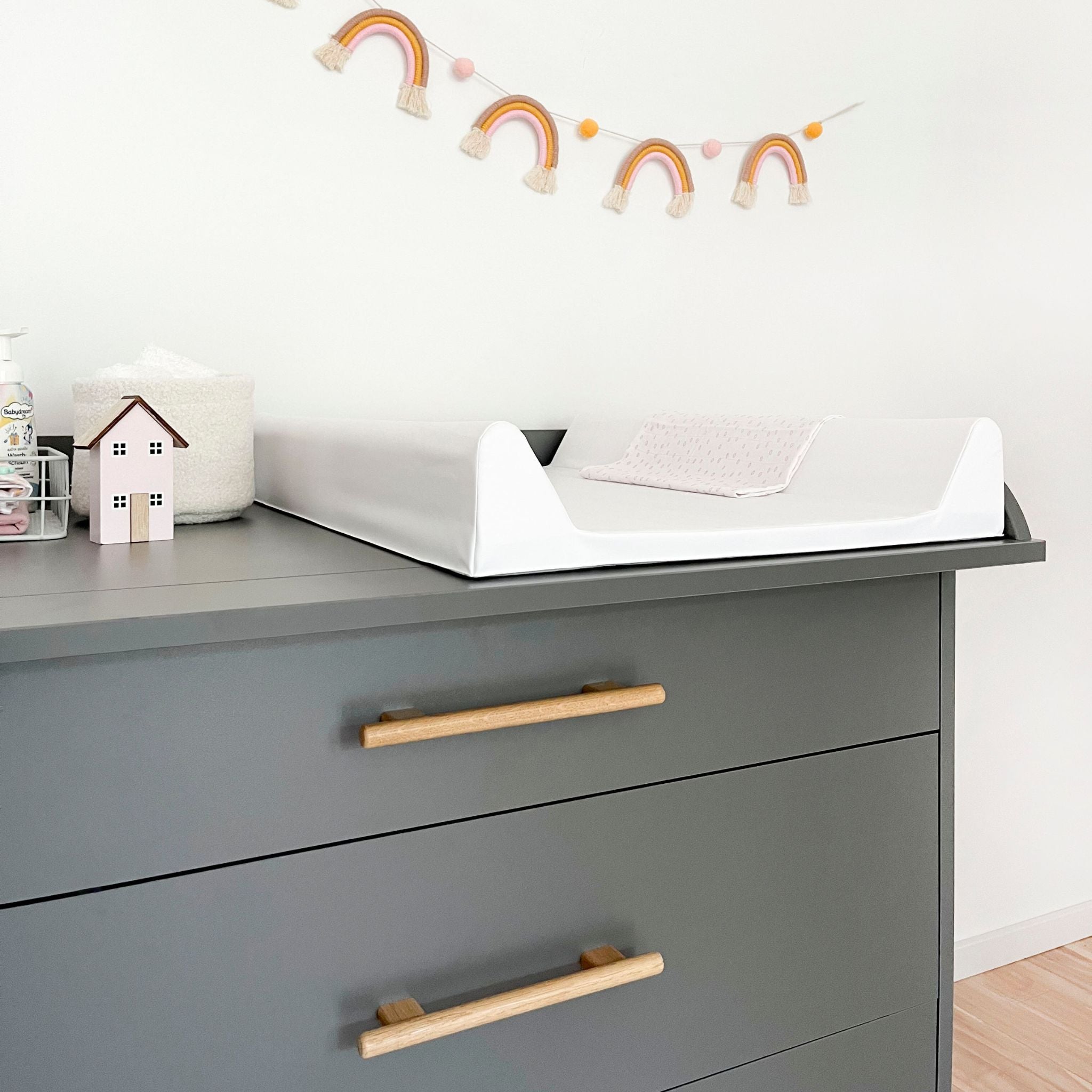 Noor commode grijs detail afgerond verschoonblad