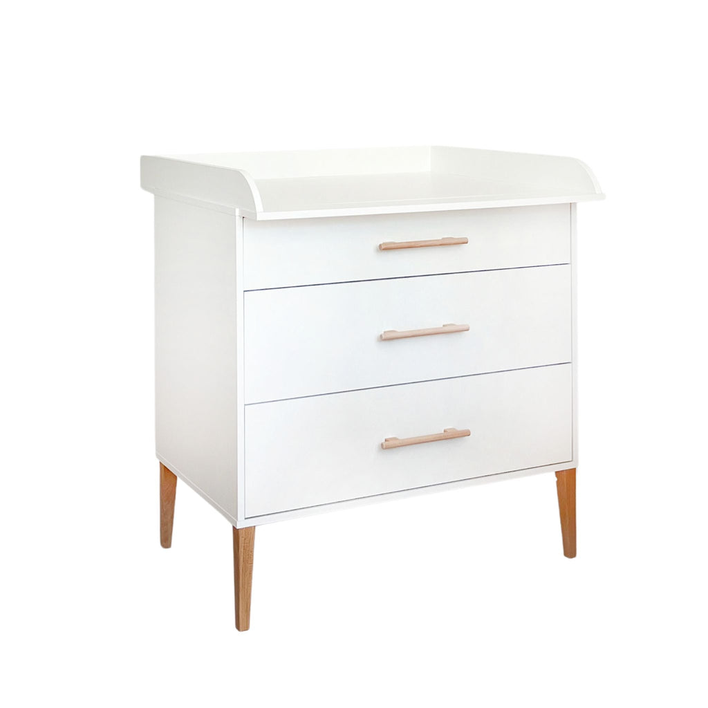 Noor commode wit met verschoonblad en houten grepen