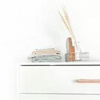 Noor commode wit detail houten greep en styling