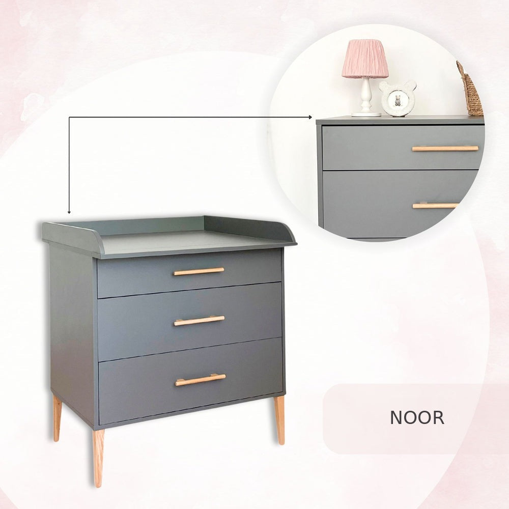 Noor commode grijs, detail van de houten greep