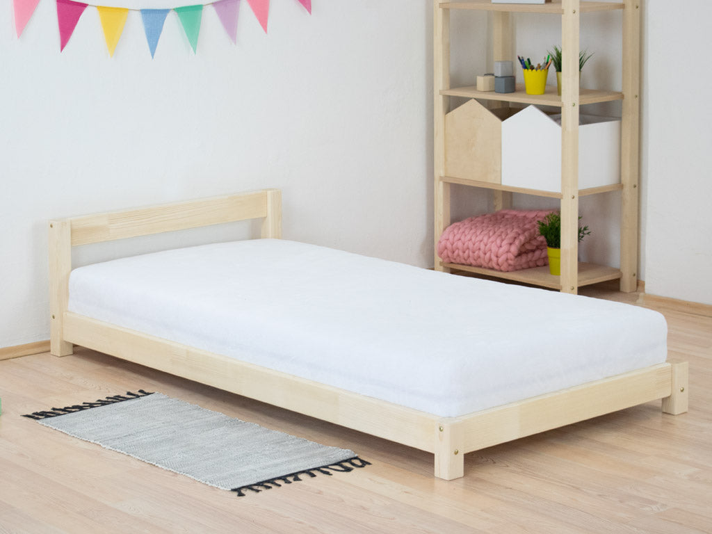 Roos kinderbed, detail van het hoofdeinde