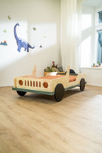 Terra autobed 80×160 in naturel met saliegroen, zijaanzicht met opgemaakt bed