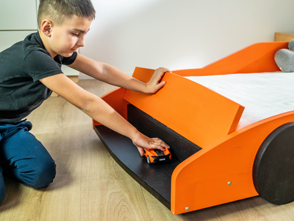 Turbo GT autobed in oranje, open vak onder de neus
