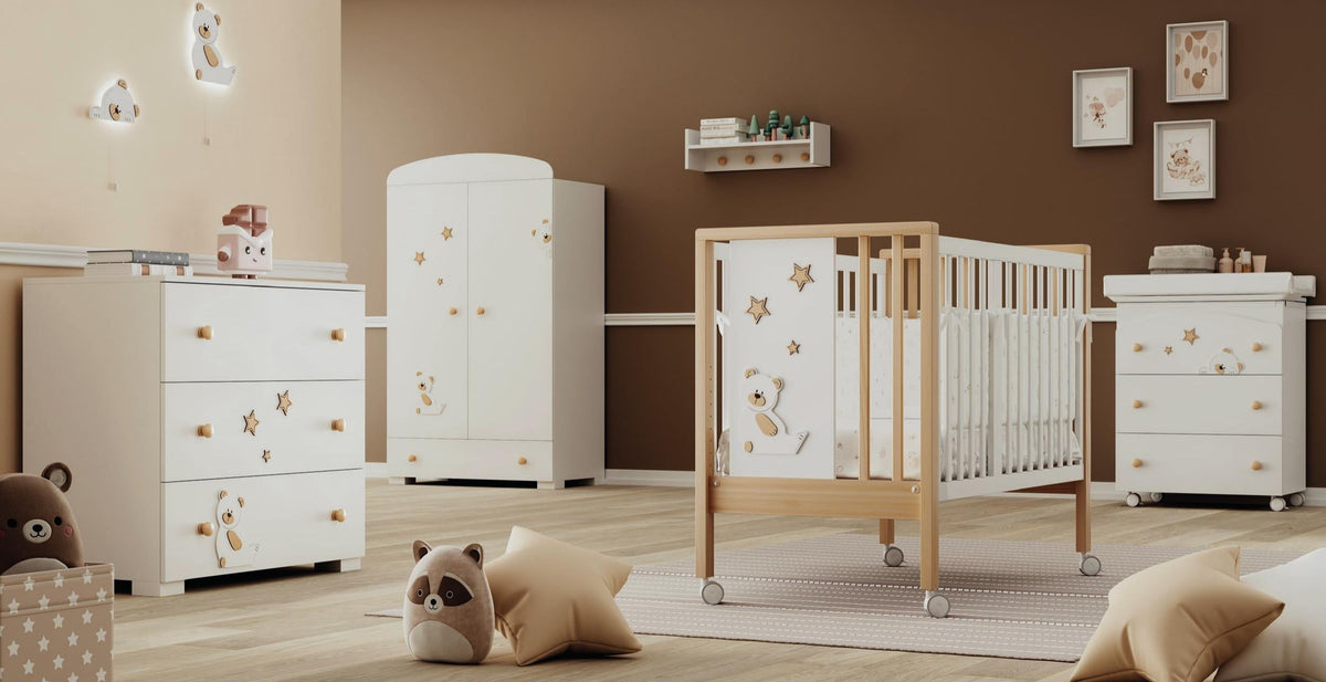Tijn kledingkast in Tijn kinderkamer; kast achter links, overige meubels apart verkrijgbaar